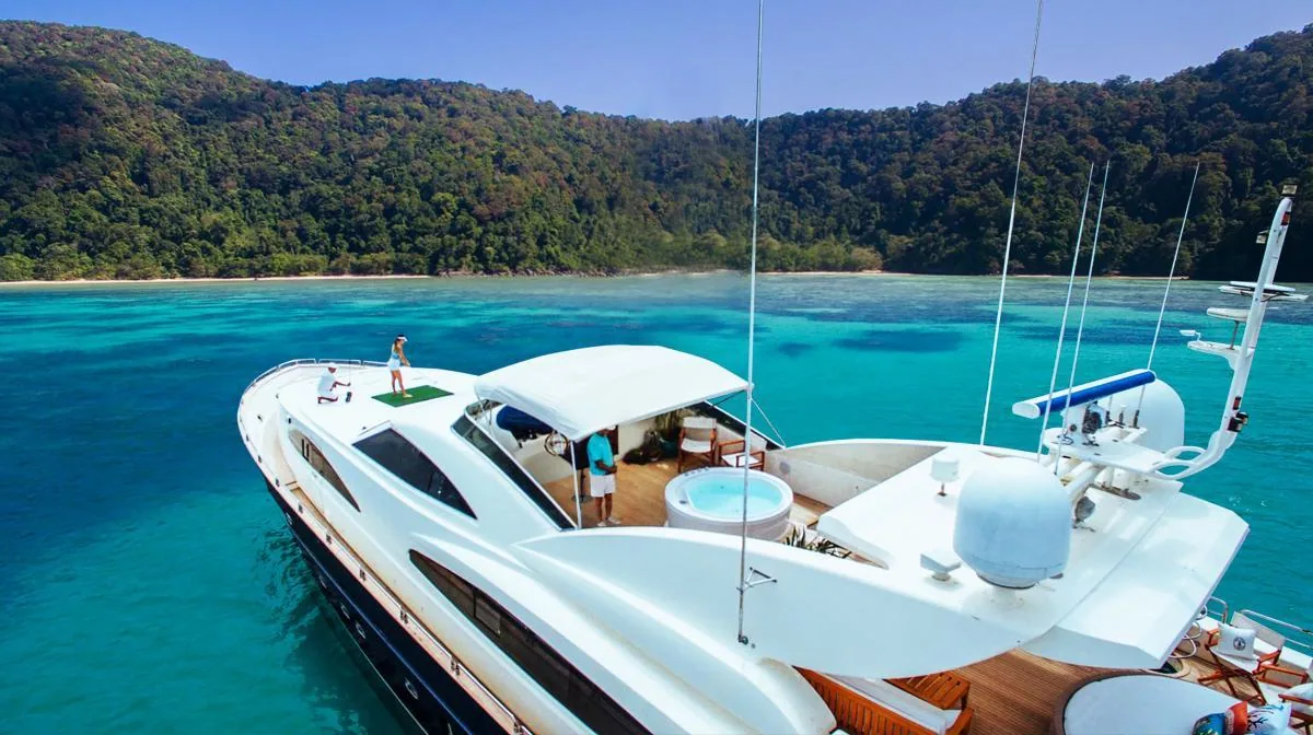 Astondoa 102, 102ft superyacht for charter in Phuket — view 8