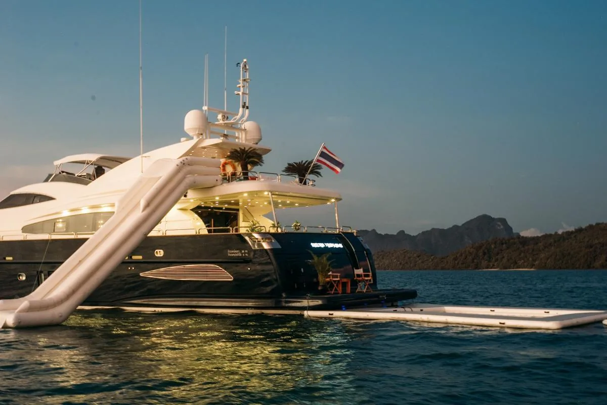 Astondoa 102, 102ft superyacht for charter in Phuket — view 11