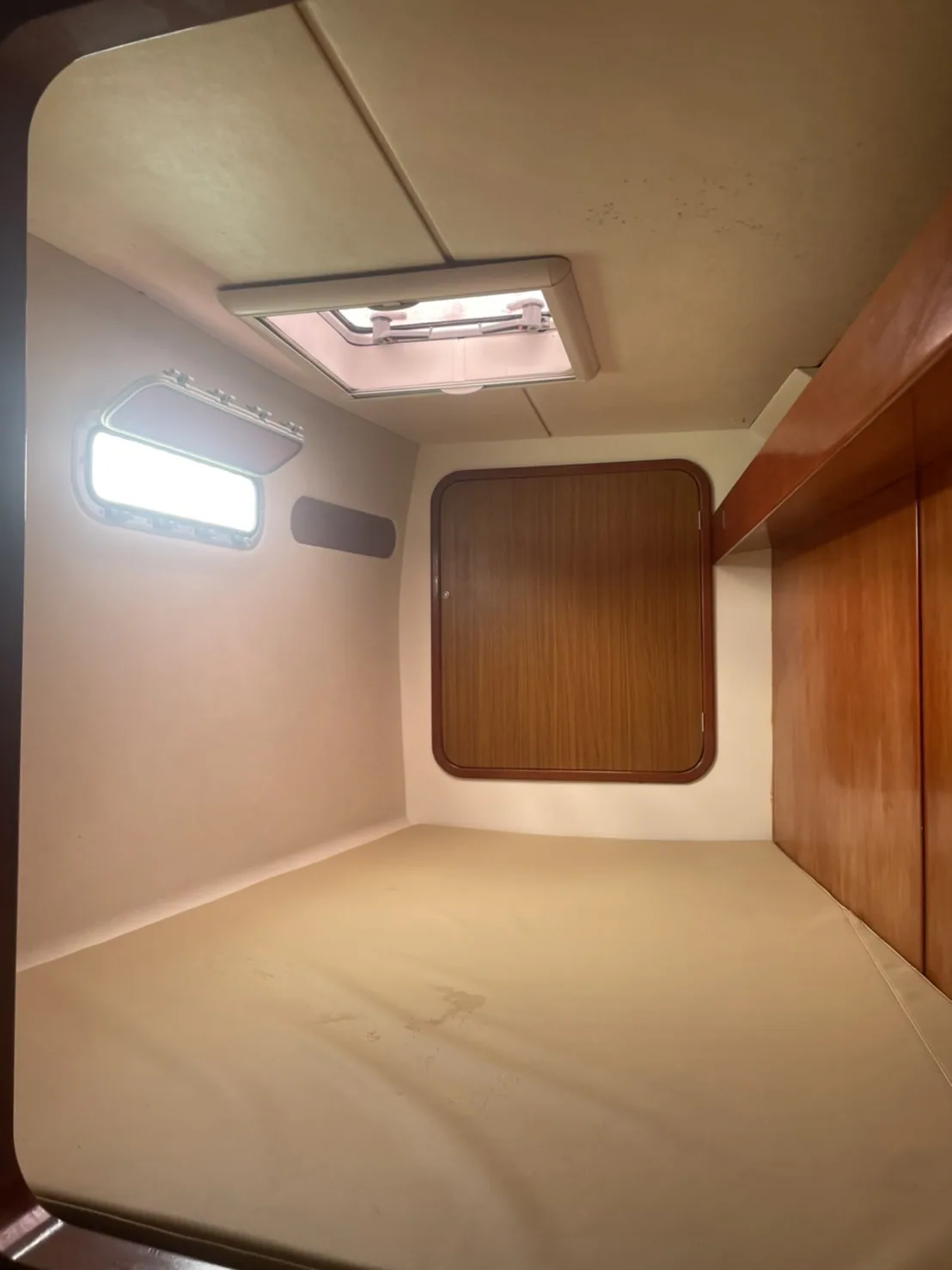 Hennessy 40, 40ft power catamaran for charter in Phuket — view 7